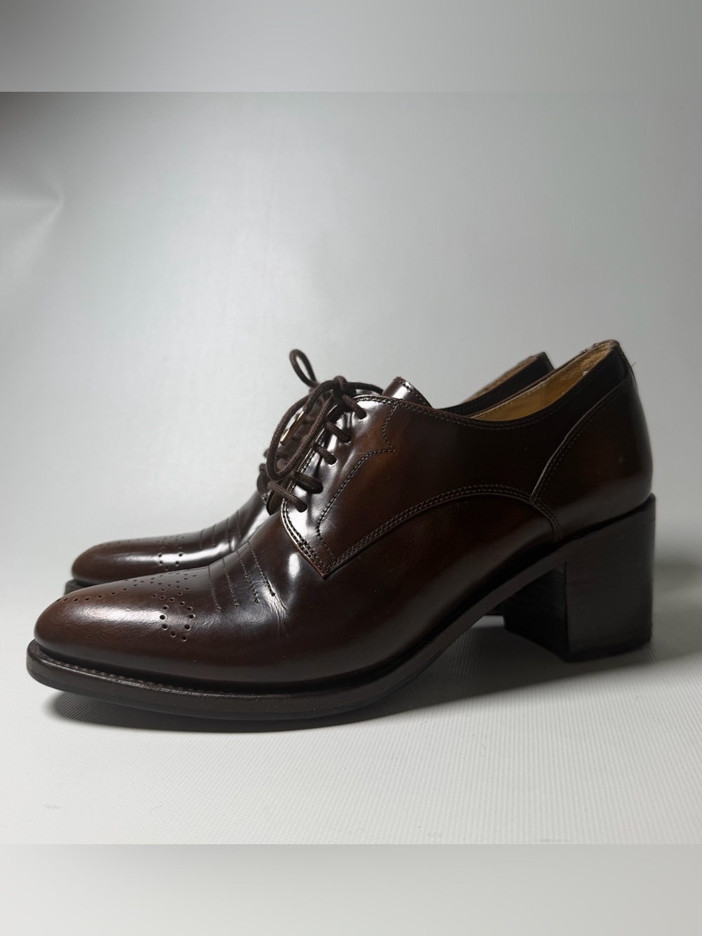 The Office of Angela Scott Miss Button Derby mid-heel oxfords - sz 39